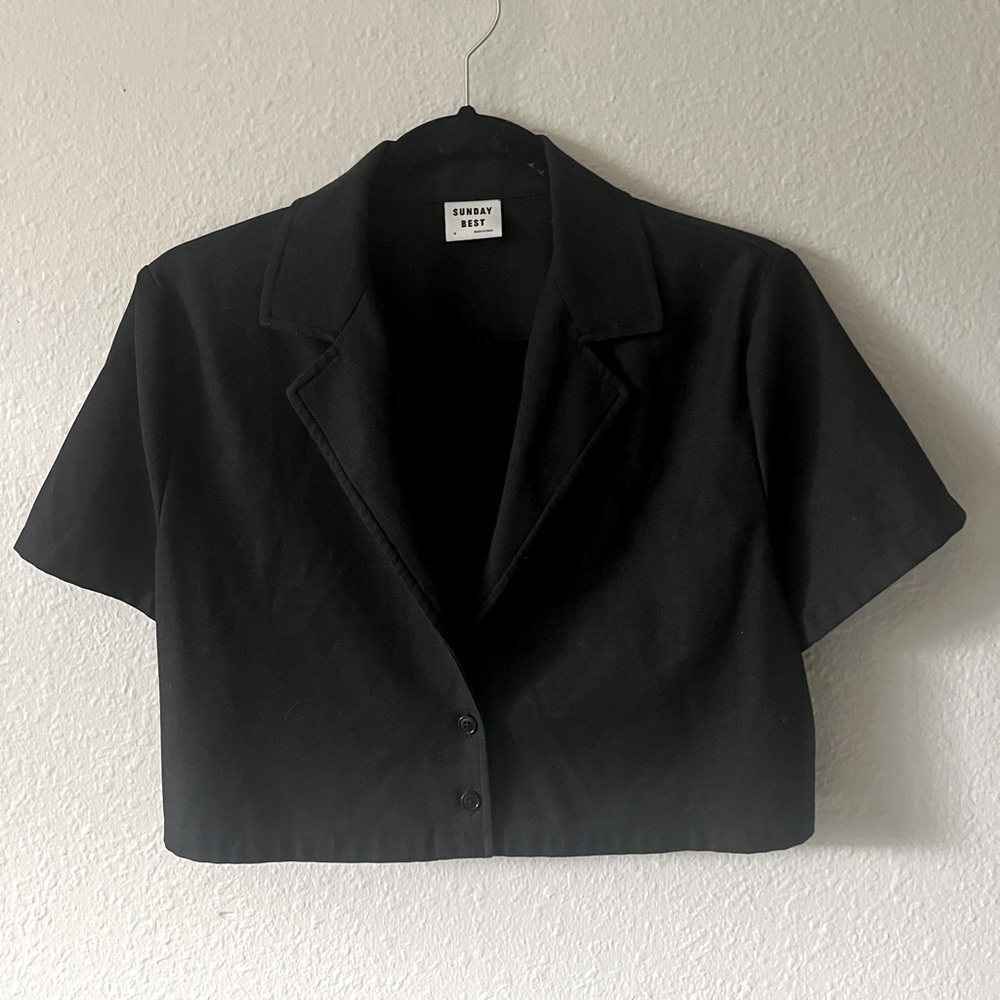 Sunday best, dark grey collared crop